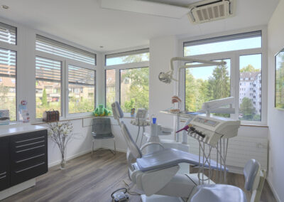 Modernes Behandlungszimmer